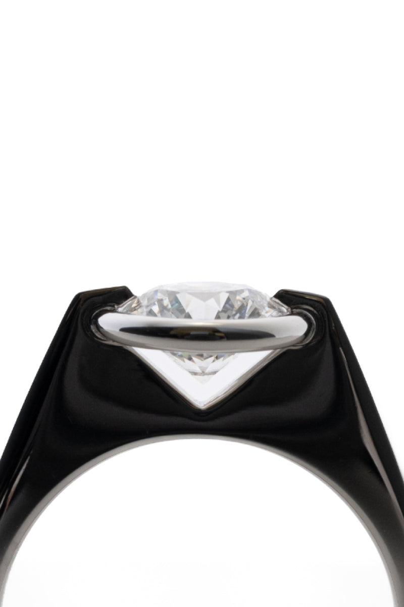 The 7207 ring in profile, showing the V-shaped shoulder and the diamond held in a single band of platinum